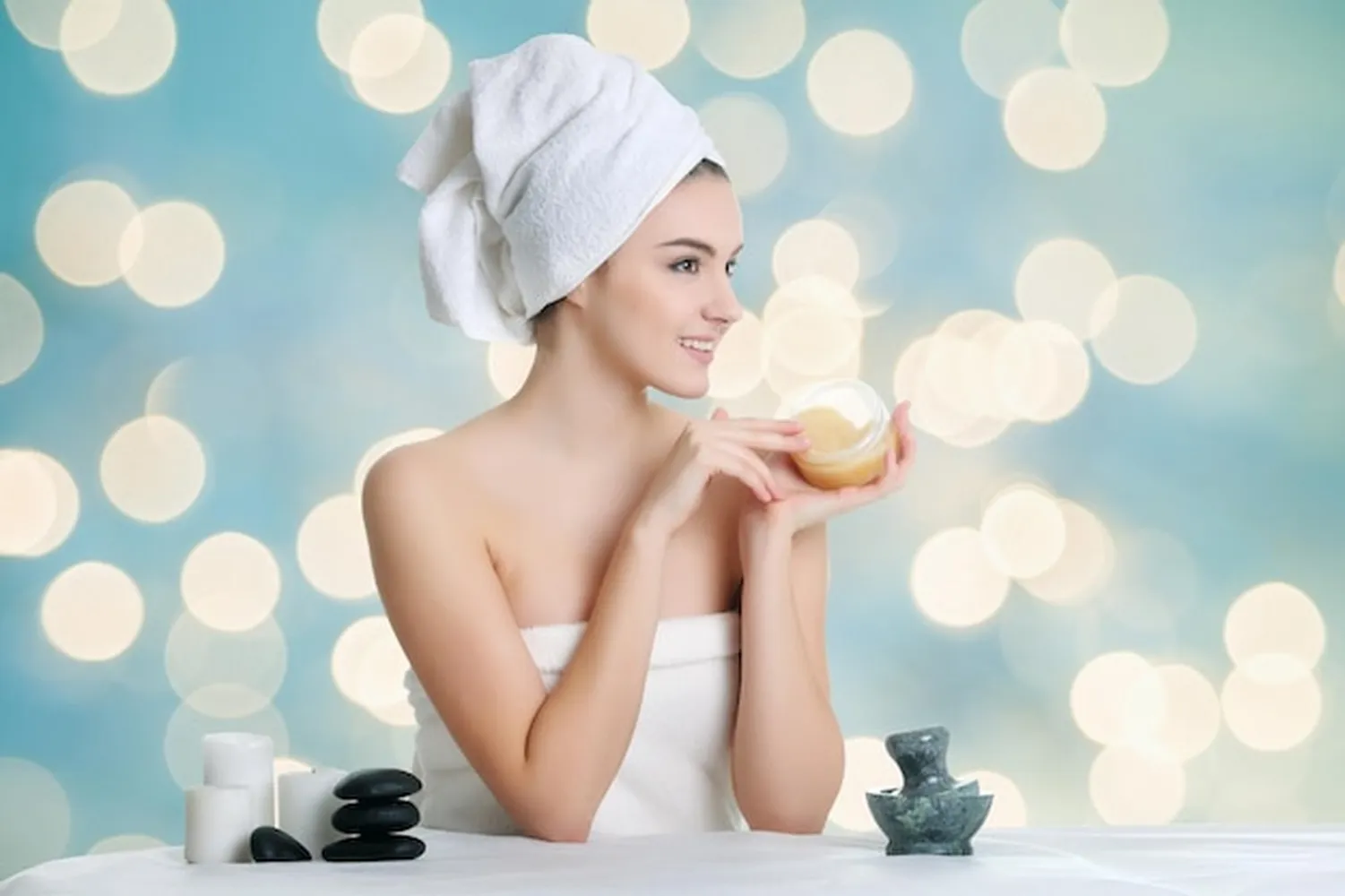 کاغذ دیواری کلینیک زیبایی طرح پرتره زن