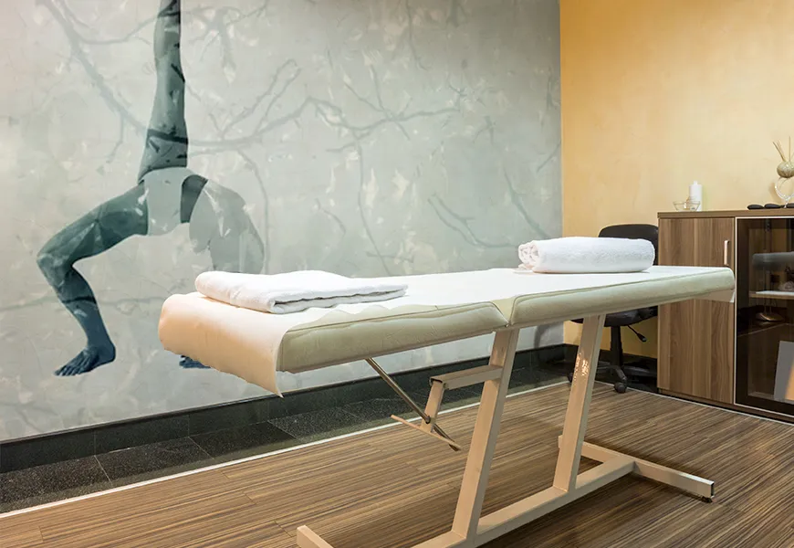 کاغذ دیواری فیزیوتراپی طرح زن ورزشکار