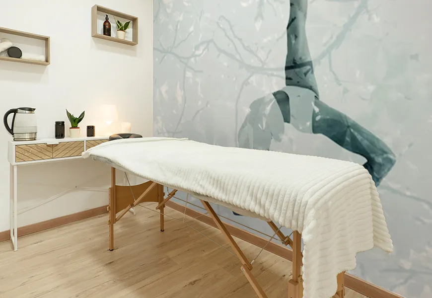 کاغذ دیواری فیزیوتراپی طرح زن ورزشکار