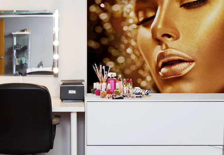 کاغذ دیواری آرایشگاه زنانه طرح صورت طلایی