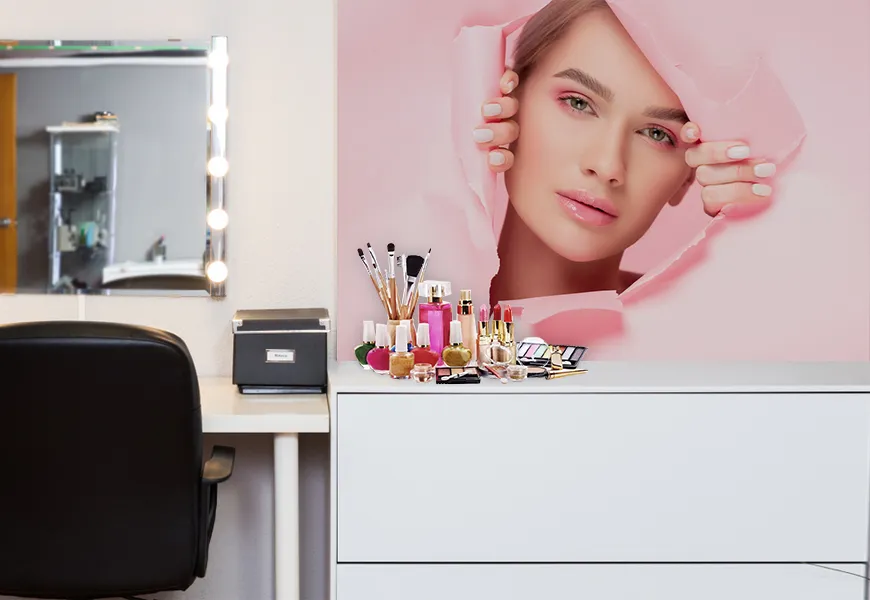 پوستر سه بعدی آرایشگاه زنانه طرح صورت دختر