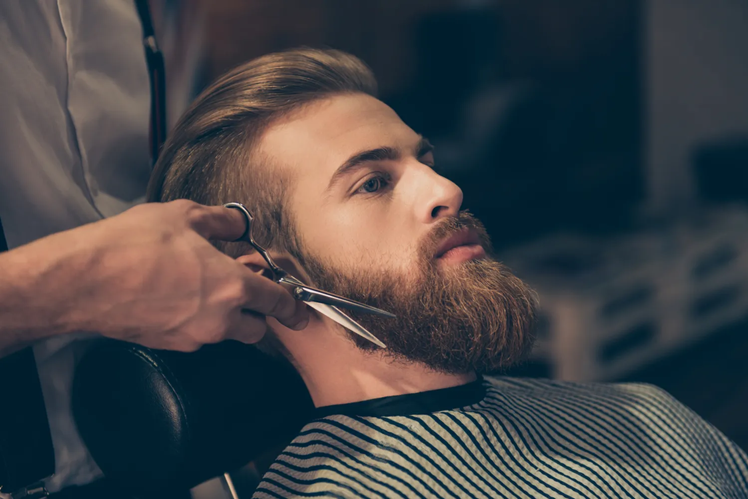 کاغذ دیواری آرایشگاه مردانه طرح کوتاهی ریش