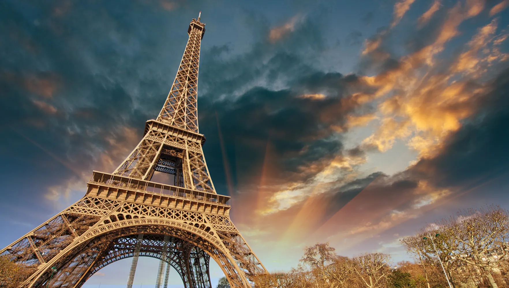 کاغذ دیواری 3 بعدی نمایی زیبا از برج ایفل پاریس