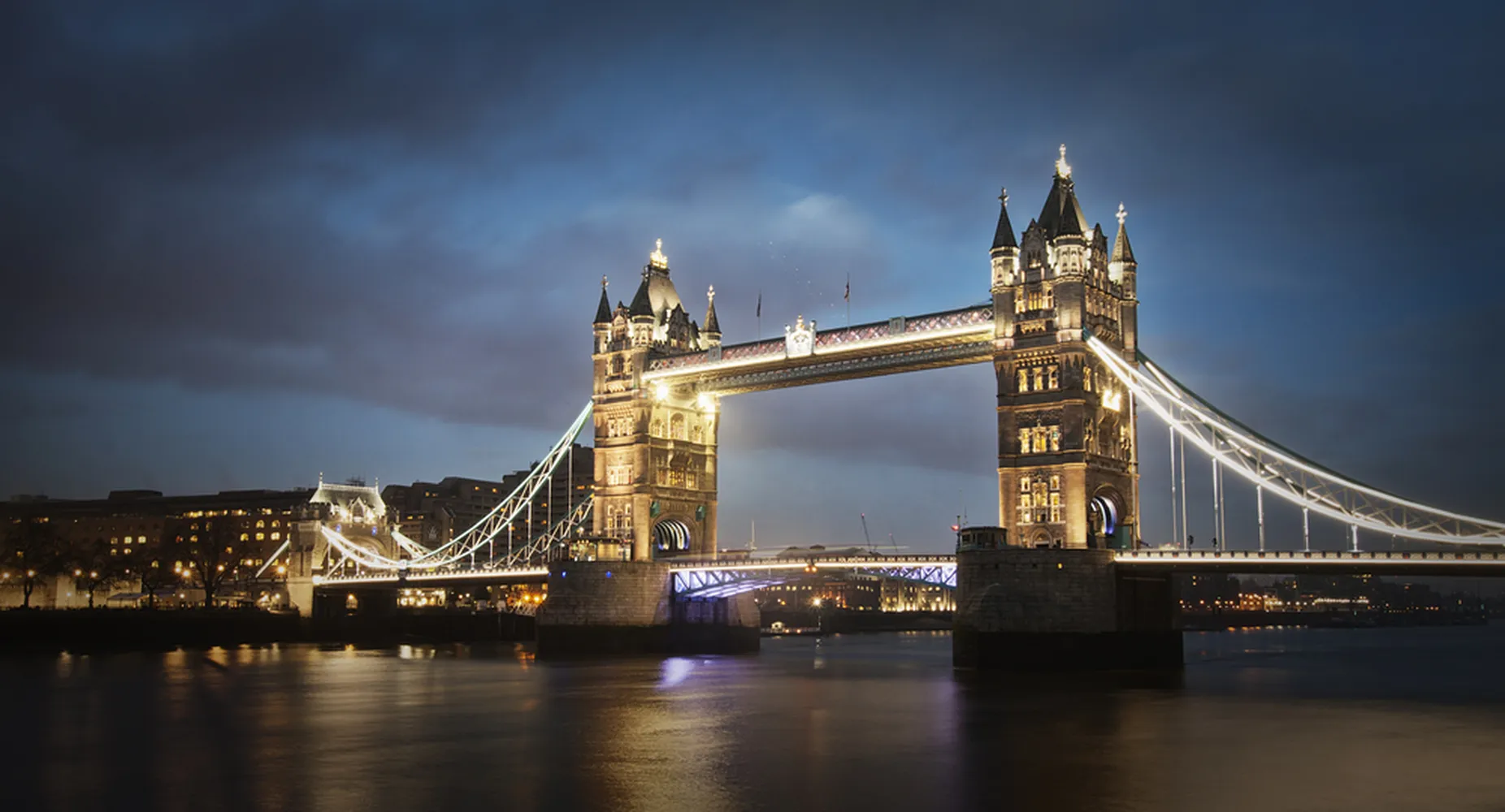 پوستر نمای شب پل برج لندن