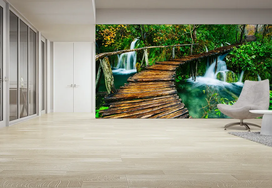 پوستر پل چوبی طرح رودخانه عمیق جنگلی با آب شفاف