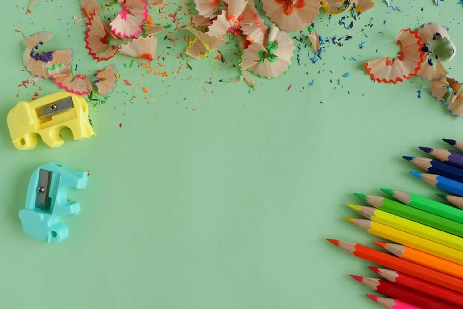 پوستر سه بعدی مدرسه طرح تراشه های مداد رنگی